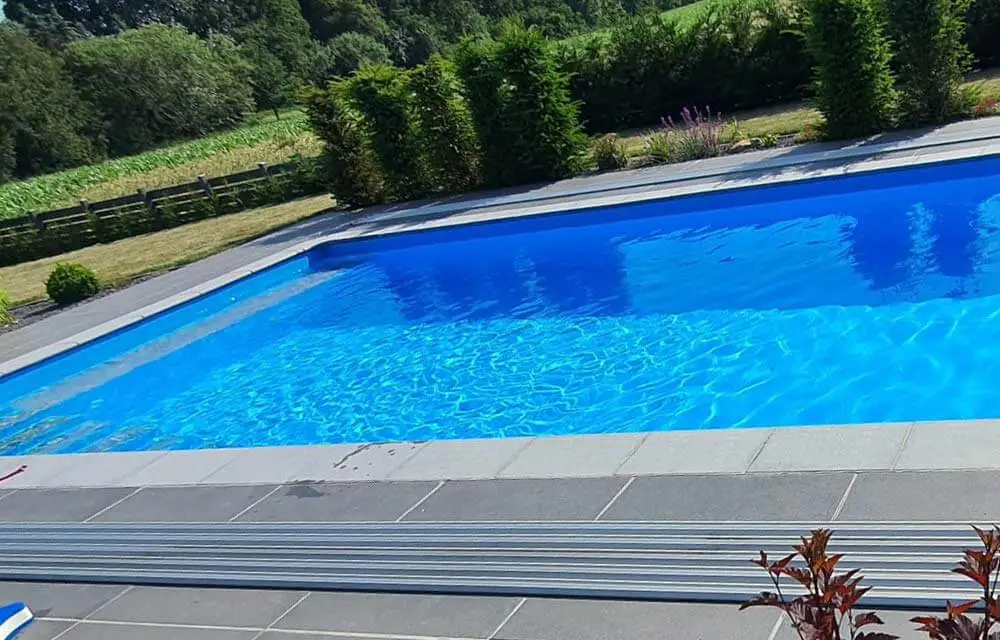 Foto einer Poolanlage.